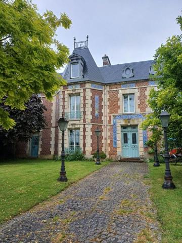 MANOIR