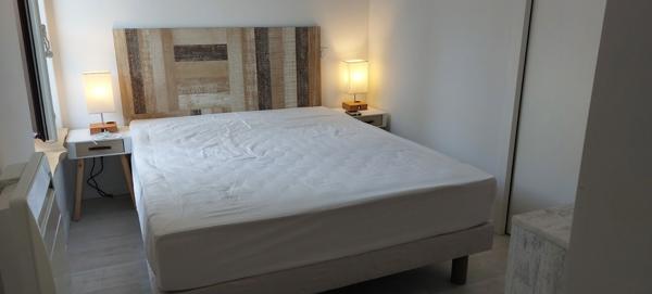 Grand studio T1 bis meublé avec coin cuisine et nuit séparé