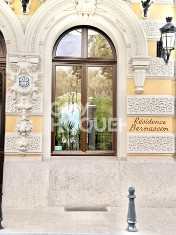 Grand studio T1 bis meublé avec coin cuisine et nuit séparé