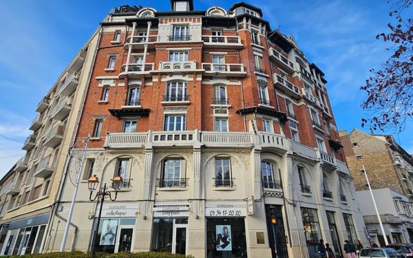 Appartement à louer    4 pièces • 84,68 m2 Enghien-les-Bains