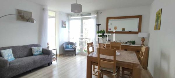 En lisière de forêt proche commerces et transport en commun