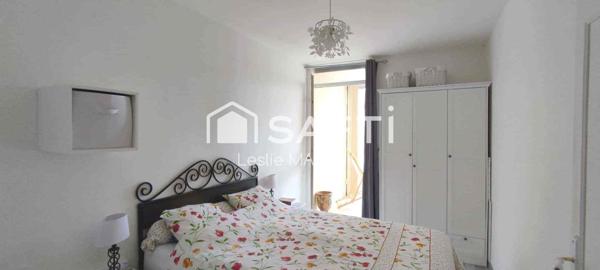 En lisière de forêt proche commerces et transport en commun