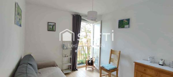 En lisière de forêt proche commerces et transport en commun