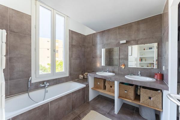 PROCHE SAINT BARNABÉ : Maison 5 pièces 144 m2 avec terrasse