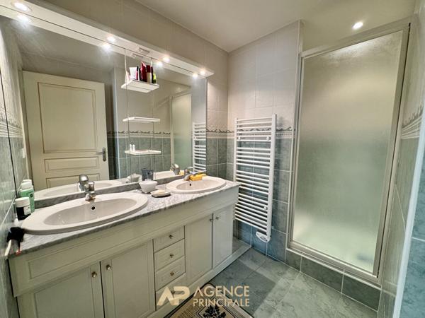 Appartement 116 m² - 3 chambres - 2 terrasses - garage - La Rochelle Médiathèque 762 850 € **  - Référence  MRJH754D1