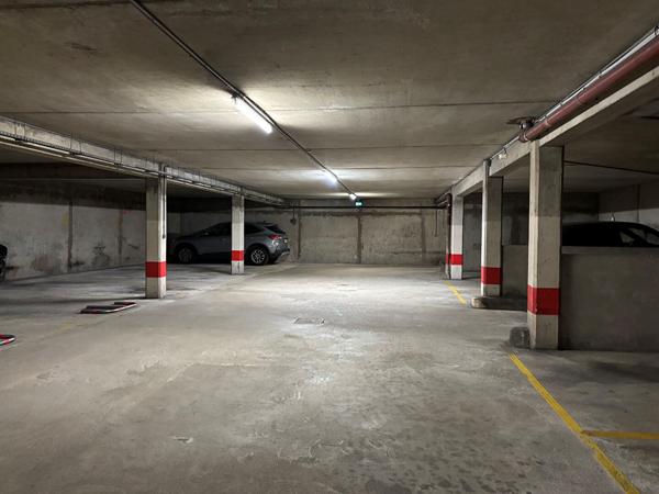 RARE AURAY PARKING PLEIN CENTRE , Auray