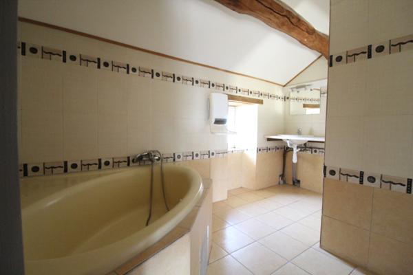 Saint-Affrique (12400) MAISON 175m² SCINDEE EN 2 LOGEMENTS AVEC COUR et CAVE