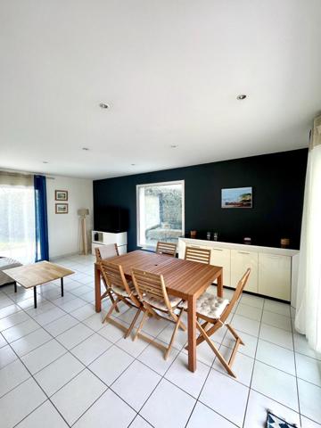 Maison au port de Meyran Est avec grand garage, dépendance et piscine