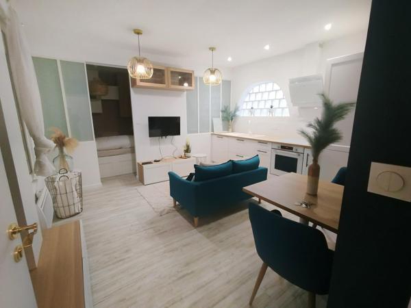 Immeuble: 3 appartements meublés, cour et cave