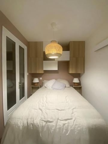 Immeuble: 3 appartements meublés, cour et cave