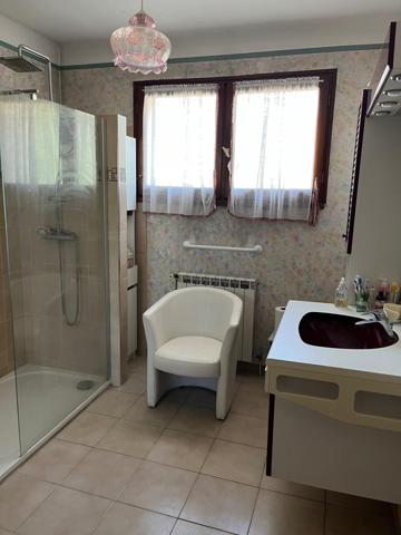 Maison spacieuse avec T2 indépendant et 2 garages