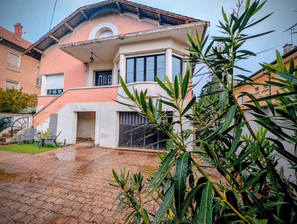 Champagne-au-Mont-d'Or (69410) À vendre Champagne-Au-Mont-D'Or , maison familiale 180 M2 P6 sur ss-sol de 120 M2 aménageable sur 355M2