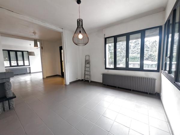 Champagne-au-Mont-d'Or (69410) À vendre Champagne-Au-Mont-D'Or , maison familiale 180 M2 P6 sur ss-sol de 120 M2 aménageable sur 355M2