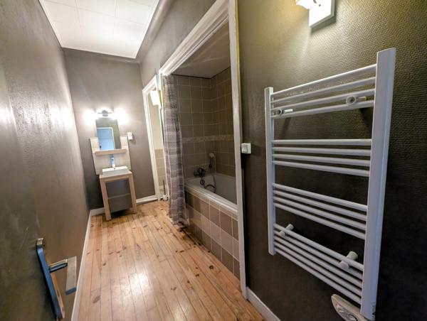 Champagne-au-Mont-d'Or (69410) À vendre Champagne-Au-Mont-D'Or , maison familiale 180 M2 P6 sur ss-sol de 120 M2 aménageable sur 355M2