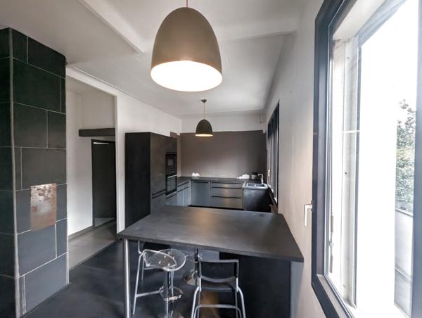 Champagne-au-Mont-d'Or (69410) À vendre Champagne-Au-Mont-D'Or , maison familiale 180 M2 P6 sur ss-sol de 120 M2 aménageable sur 355M2