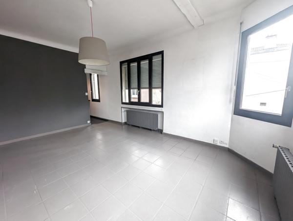 Champagne-au-Mont-d'Or (69410) À vendre Champagne-Au-Mont-D'Or , maison familiale 180 M2 P6 sur ss-sol de 120 M2 aménageable sur 355M2