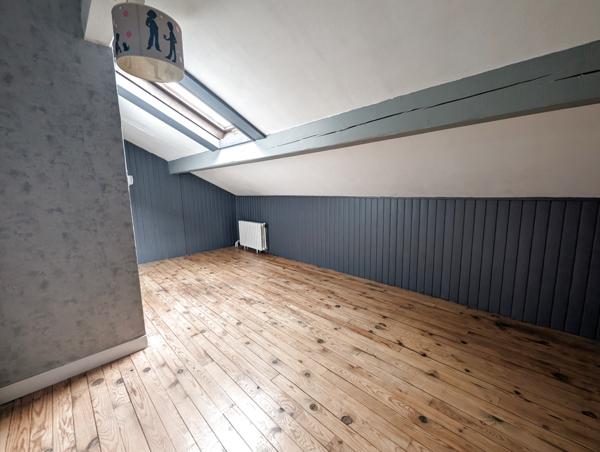 Champagne-au-Mont-d'Or (69410) À vendre Champagne-Au-Mont-D'Or , maison familiale 180 M2 P6 sur ss-sol de 120 M2 aménageable sur 355M2