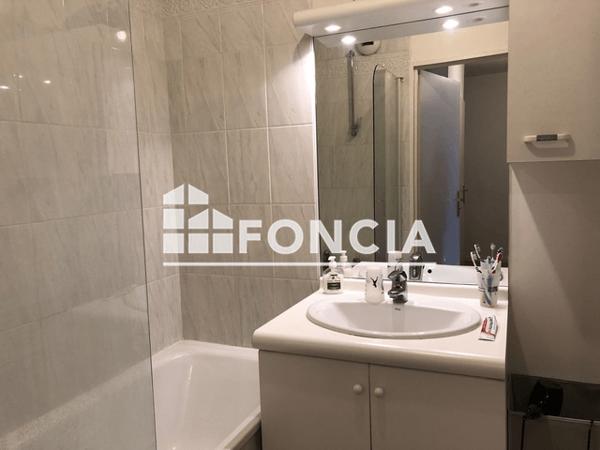 Location Appartement 3 pièces 70.6 m² - 4 F RUE VIRGINIE GHESQUIERE Lille 59000