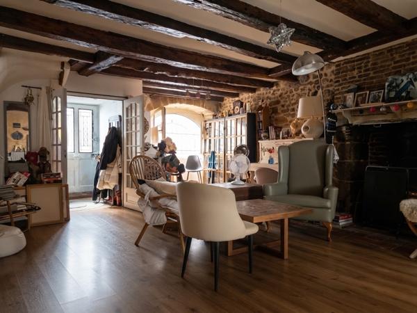 Maison
         5 pièces
        - 172 m² Exclusivité 180 000 € *