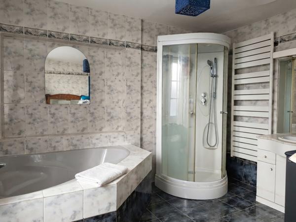 Maison
         5 pièces
        - 172 m² Exclusivité 180 000 € *