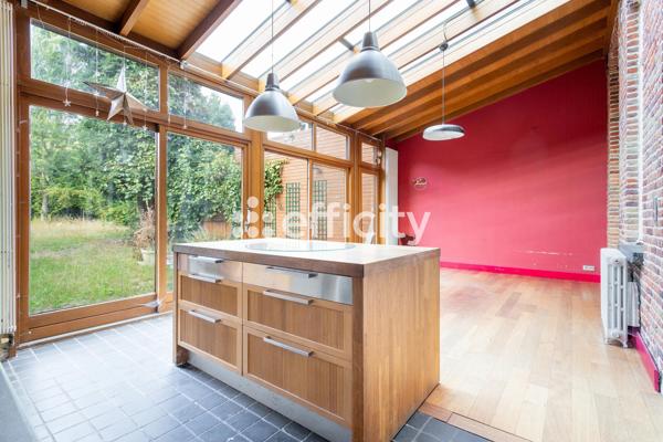 Maison
         11 pièces
        - 290 m² Exclusivité 520 000 € *