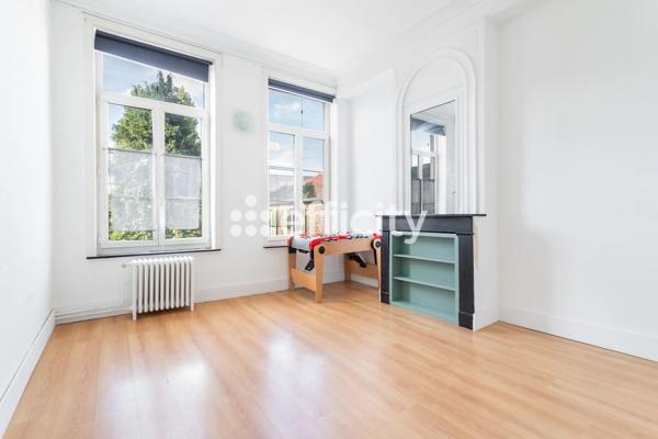 Maison
         11 pièces
        - 290 m² Exclusivité 520 000 € *