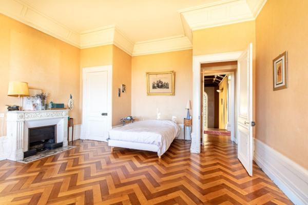 Vente Château Reyrieux 22 Pièces 680 m²