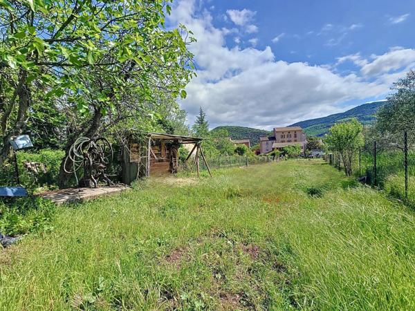 Grange à rénover avec terrain de 780 m² et puits