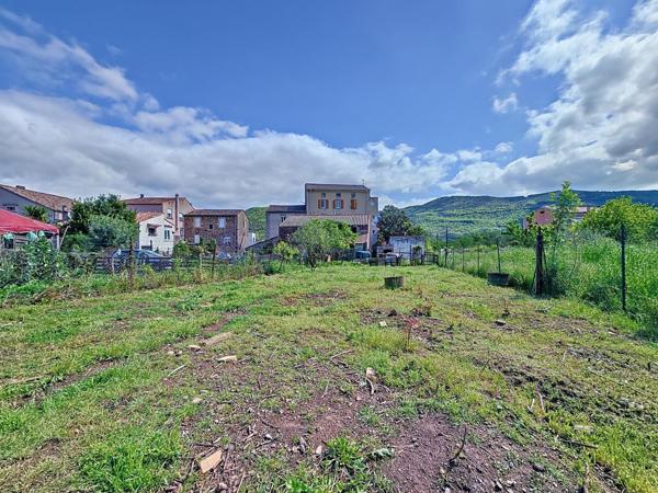 Grange à rénover avec terrain de 780 m² et puits