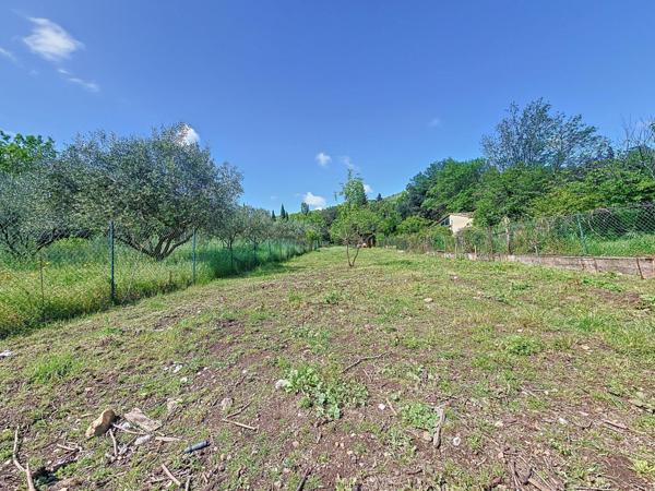 Grange à rénover avec terrain de 780 m² et puits