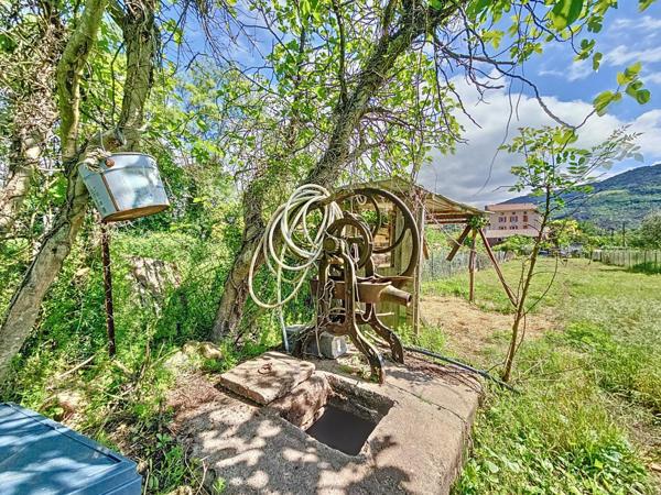 Grange à rénover avec terrain de 780 m² et puits