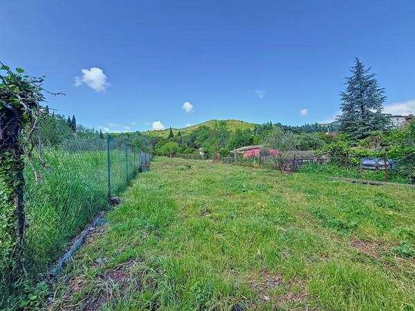 Grange à rénover avec terrain de 780 m² et puits