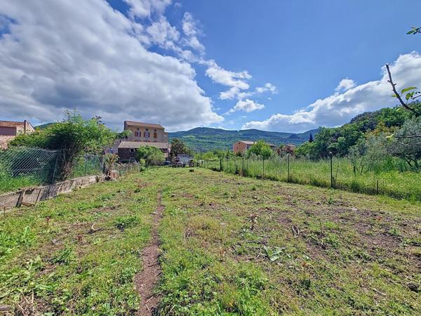 Grange à rénover avec terrain de 780 m² et puits