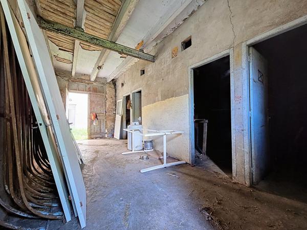 Grange à rénover avec terrain de 780 m² et puits