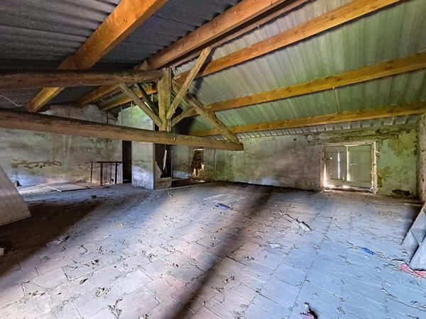 Grange à rénover avec terrain de 780 m² et puits