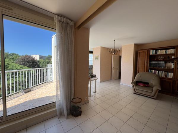 Appartement
                                                                                                                                                                                                                                                                                                                        3 pièce(s)                                                                                                                                                                                                          2 chambre(s)                                                                                                                                                                                                          75  m²