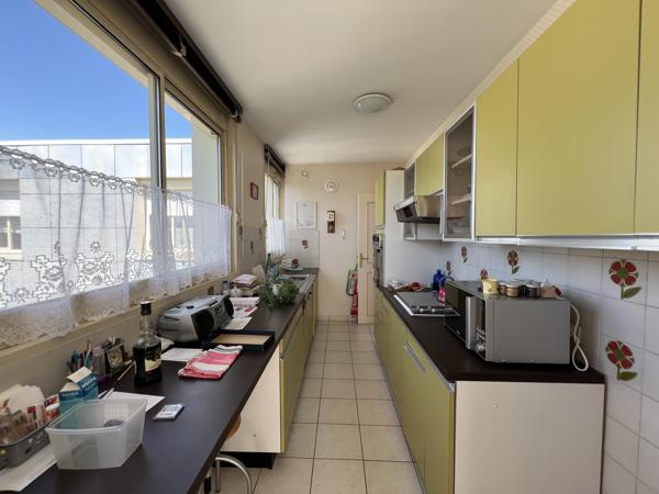 Appartement
                                                                                                                                                                                                                                                                                                                        3 pièce(s)                                                                                                                                                                                                          2 chambre(s)                                                                                                                                                                                                          75  m²