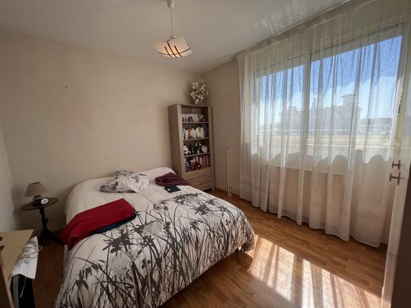 Appartement
                                                                                                                                                                                                                                                                                                                        3 pièce(s)                                                                                                                                                                                                          2 chambre(s)                                                                                                                                                                                                          75  m²