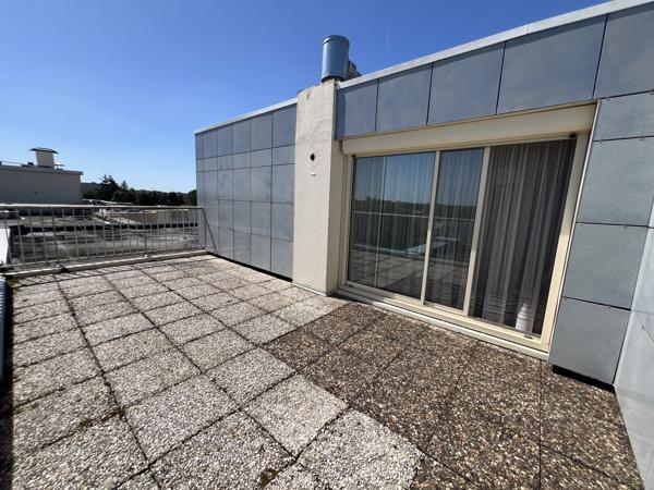 Appartement
                                                                                                                                                                                                                                                                                                                        3 pièce(s)                                                                                                                                                                                                          2 chambre(s)                                                                                                                                                                                                          75  m²