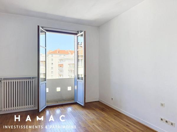 Appartement T3 70m2 dernier étage Rue Sully