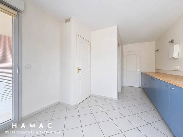 SAINTE-FOY-LÈS-LYON — PLEIN BOURG — APPARTEMENT 91 M² AVEC TERRASSE — À RÉNOVER
