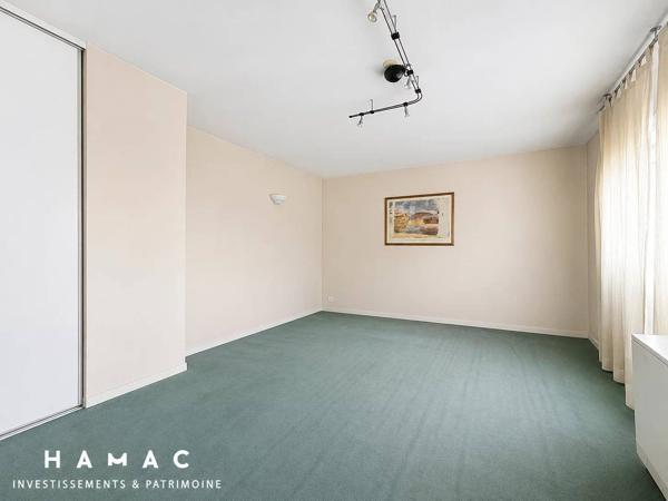 SAINTE-FOY-LÈS-LYON — PLEIN BOURG — APPARTEMENT 91 M² AVEC TERRASSE — À RÉNOVER