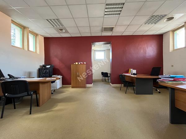 Local professionnel de73 M²
