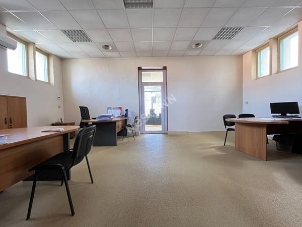 Local professionnel de73 M²