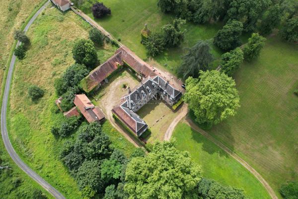 Joli Château du XVIIIème à proximité de Moulins sur Allier