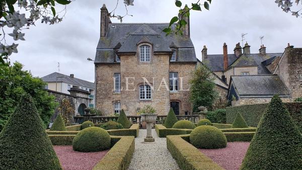 Ravissant hôtel particulier ISMH restauré dans la Manche.