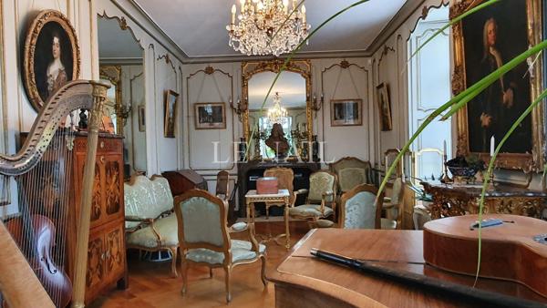 Ravissant hôtel particulier ISMH restauré dans la Manche.