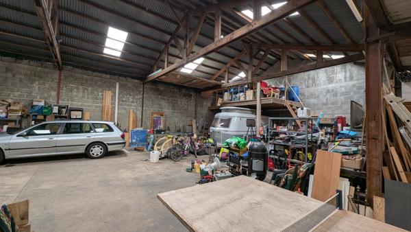 Maison avec hangar de 260m²