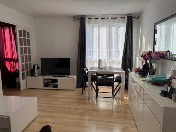 Vente                                                      Appartement
                        
                     4 pièces                      78 m2                     à Combs-la-Ville