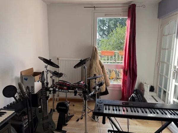 Vente                                                      Appartement
                        
                     4 pièces                      78 m2                     à Combs-la-Ville